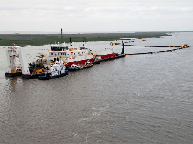 The final conference agreement on the Water Resources Reform Development Act (WRRDA) makes critical reforms to funding for port dredging. (Photo courtesy of Team New Orleans, USACE, CC BY-SA 2.0)